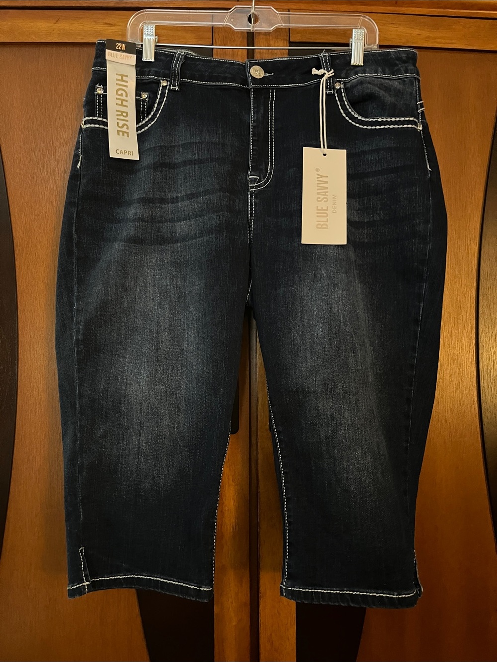 NWT Blue Savvy High-Rise Dark Blue Capri Jeans w/White Top Stitching & Bling